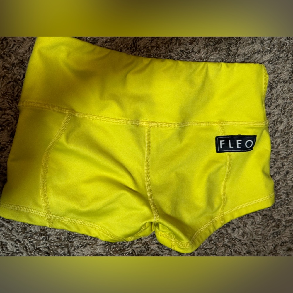 Neon yellow FLEO LOW RISE contour 🍑 🔥 BEST FEELING MATERIAL! Size small
